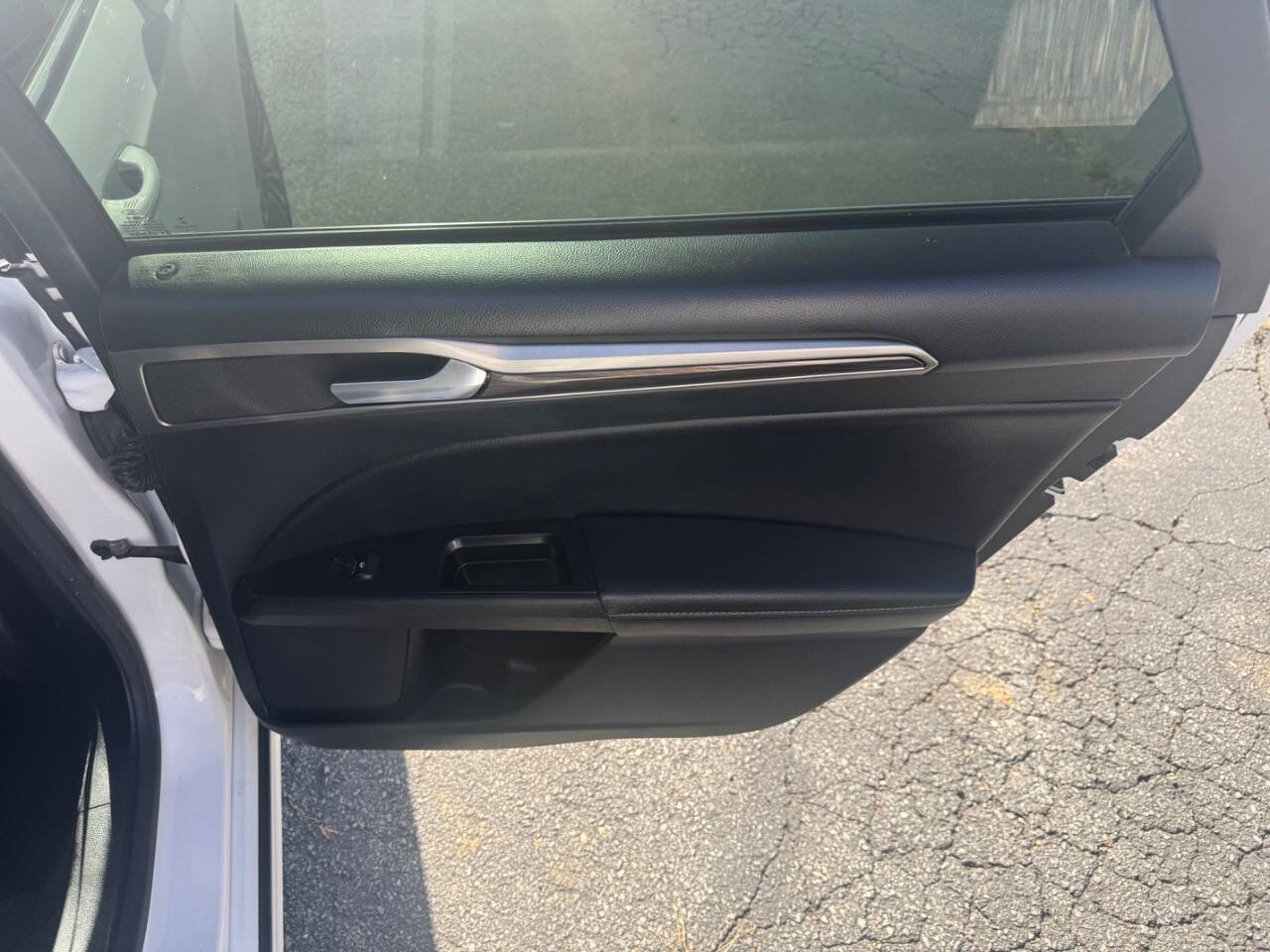 Used 2017 Ford Fusion SE FWD image 21