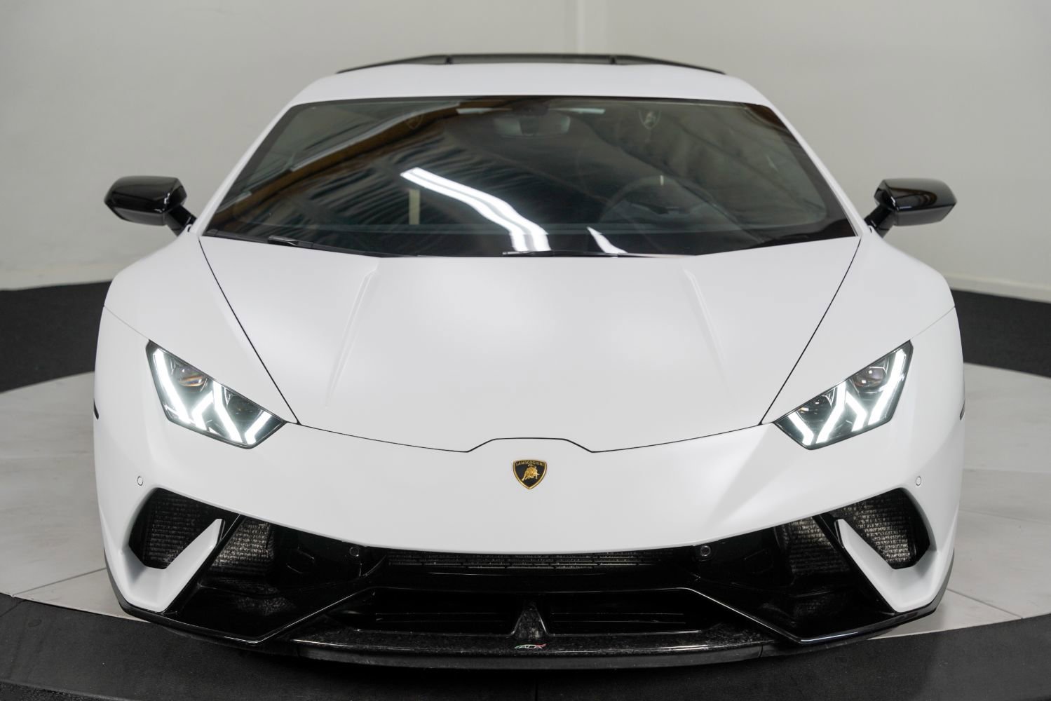 Used 2018 Lamborghini Huracan Performante image 9