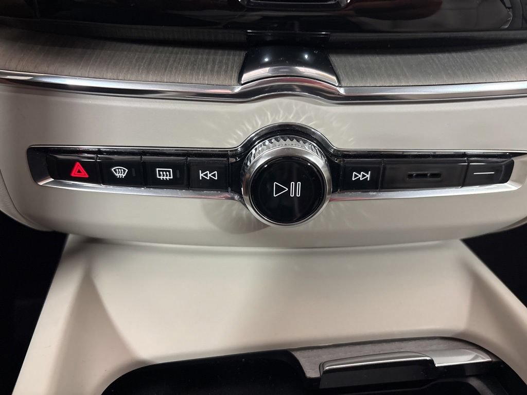 Used 2023 Volvo XC60 B5 Plus w/ Climate Package AWD/4WD image 20