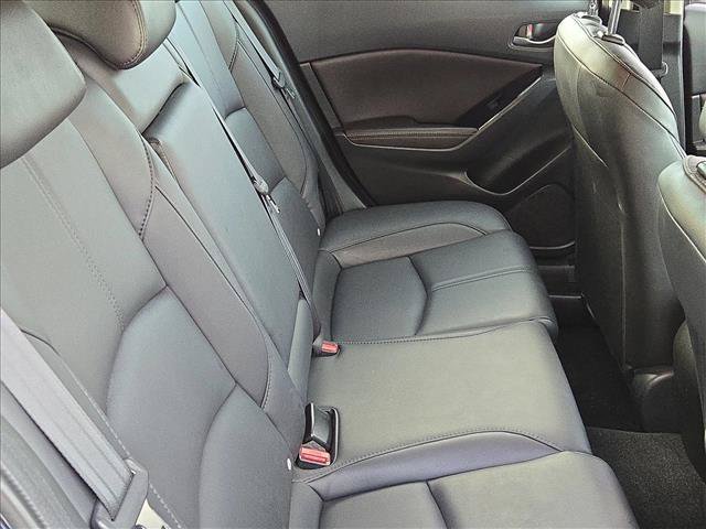 Used 2018 MAZDA MAZDA3 Touring FWD image 18