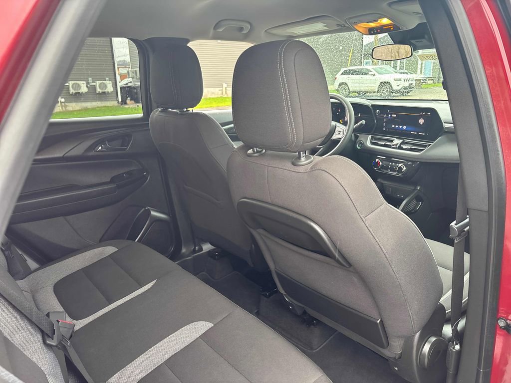 Used 2024 Chevrolet TrailBlazer LT FWD image 25