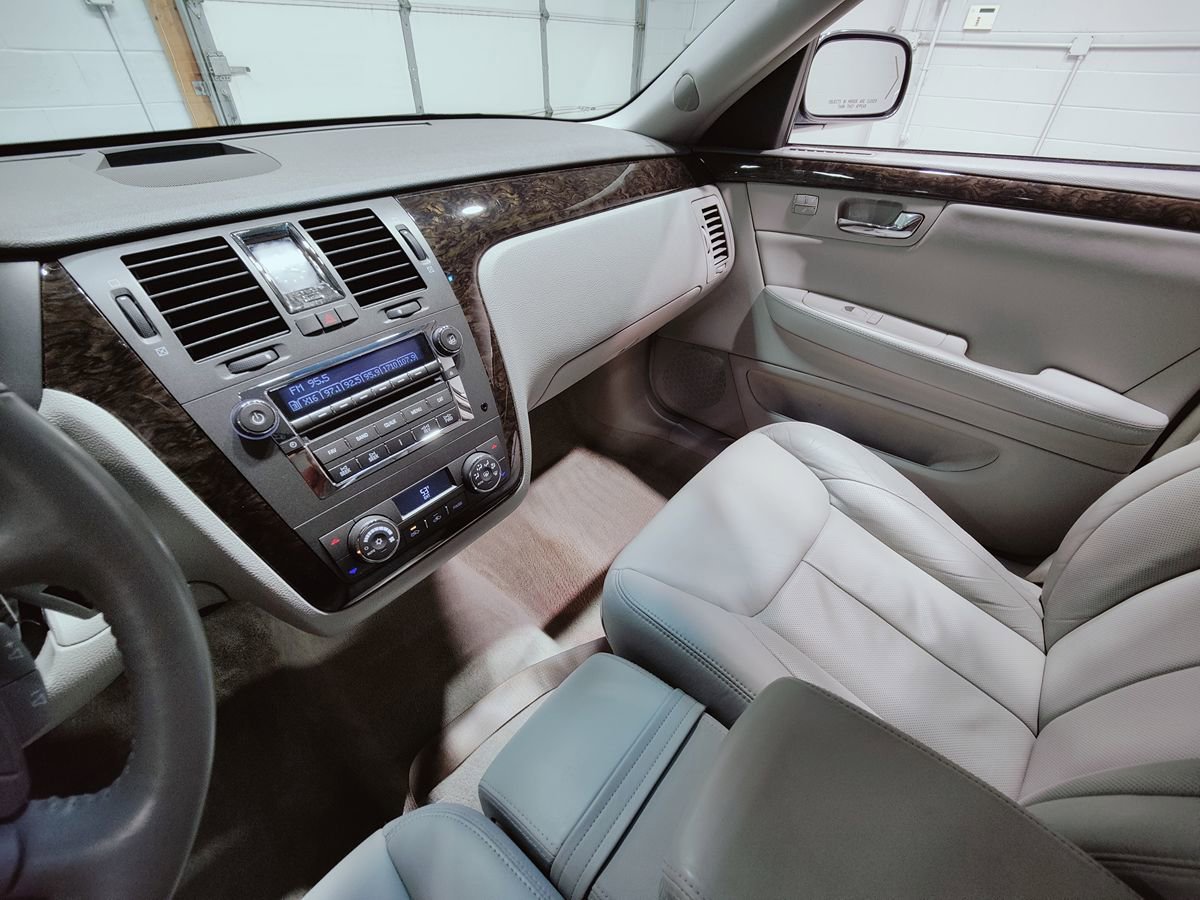 Used 2009 Cadillac DTS w/ Trunk Convenience Package FWD image 34