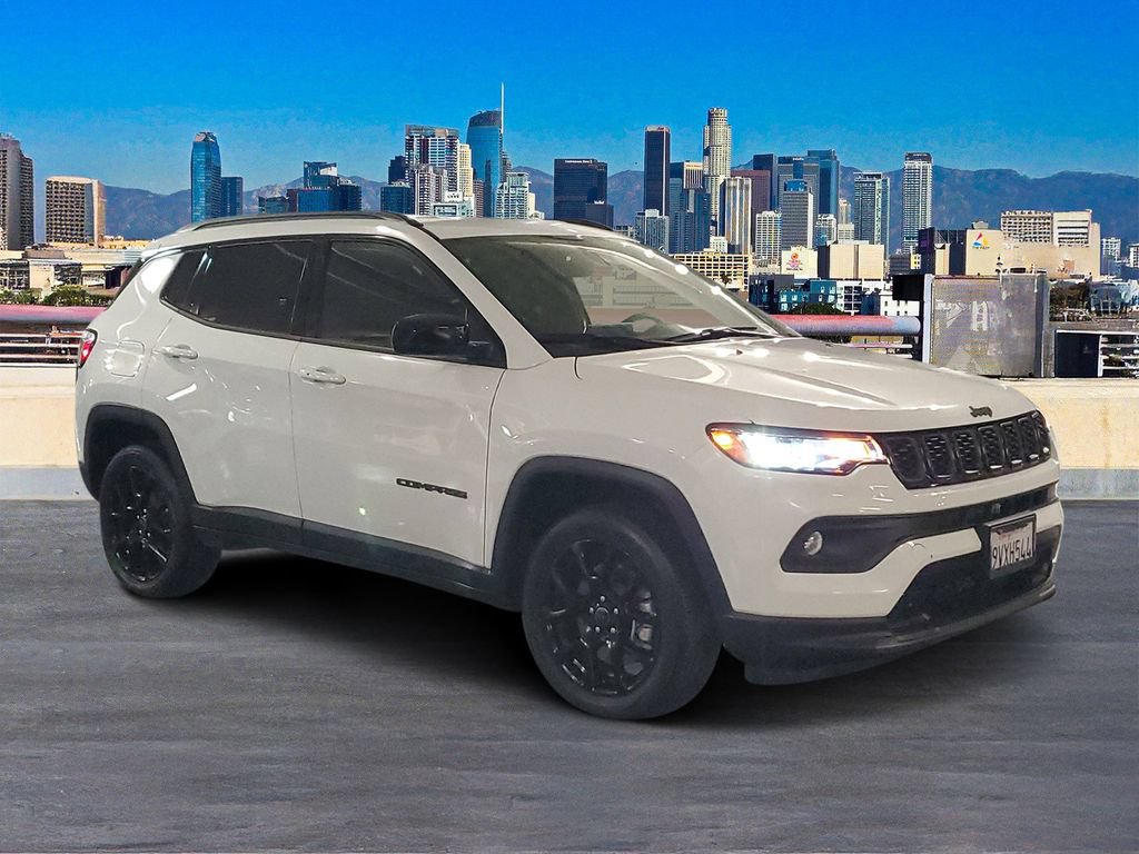 Used 2026 Jeep Compass Latitude AWD/4WD image 3