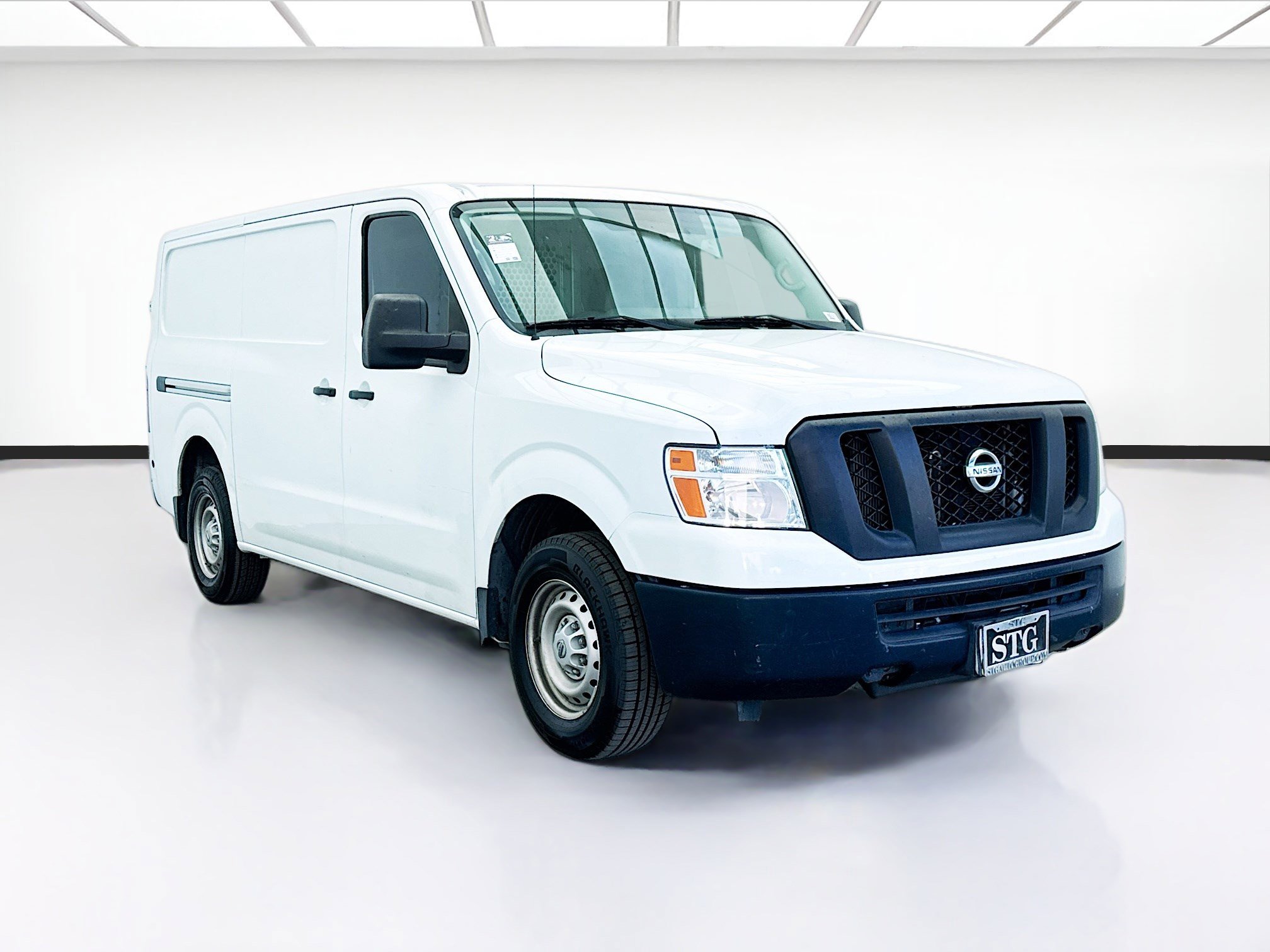 Used 2020 Nissan NV 2500 S image 3