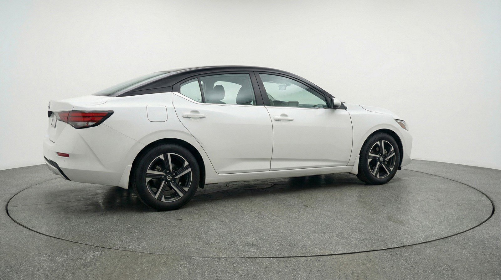 Used 2025 Nissan Sentra SV image 9