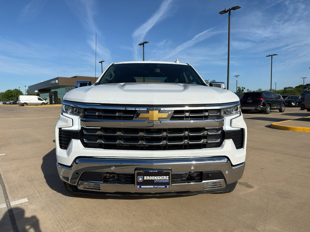 Used 2025 Chevrolet Silverado 1500 LTZ AWD/4WD image 2