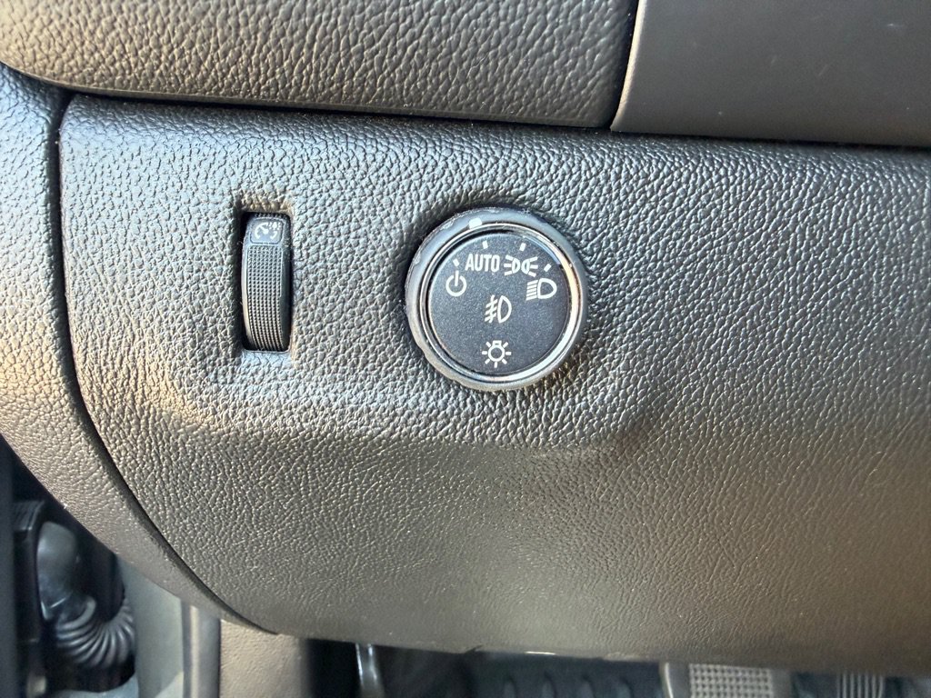 Used 2017 Chevrolet Colorado LT w/ LT Convenience Package RWD image 17