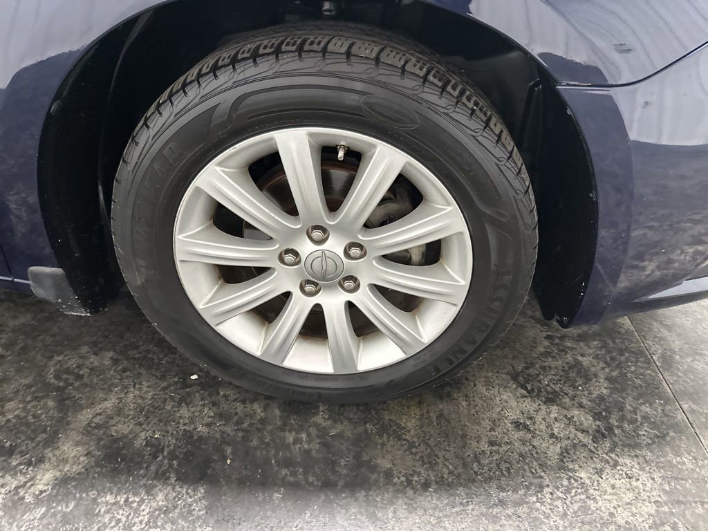 Used 2014 Chrysler 200 Limited w/ Sun/Sound Group image 4