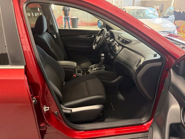 Used 2018 Nissan Rogue SV AWD/4WD image 16