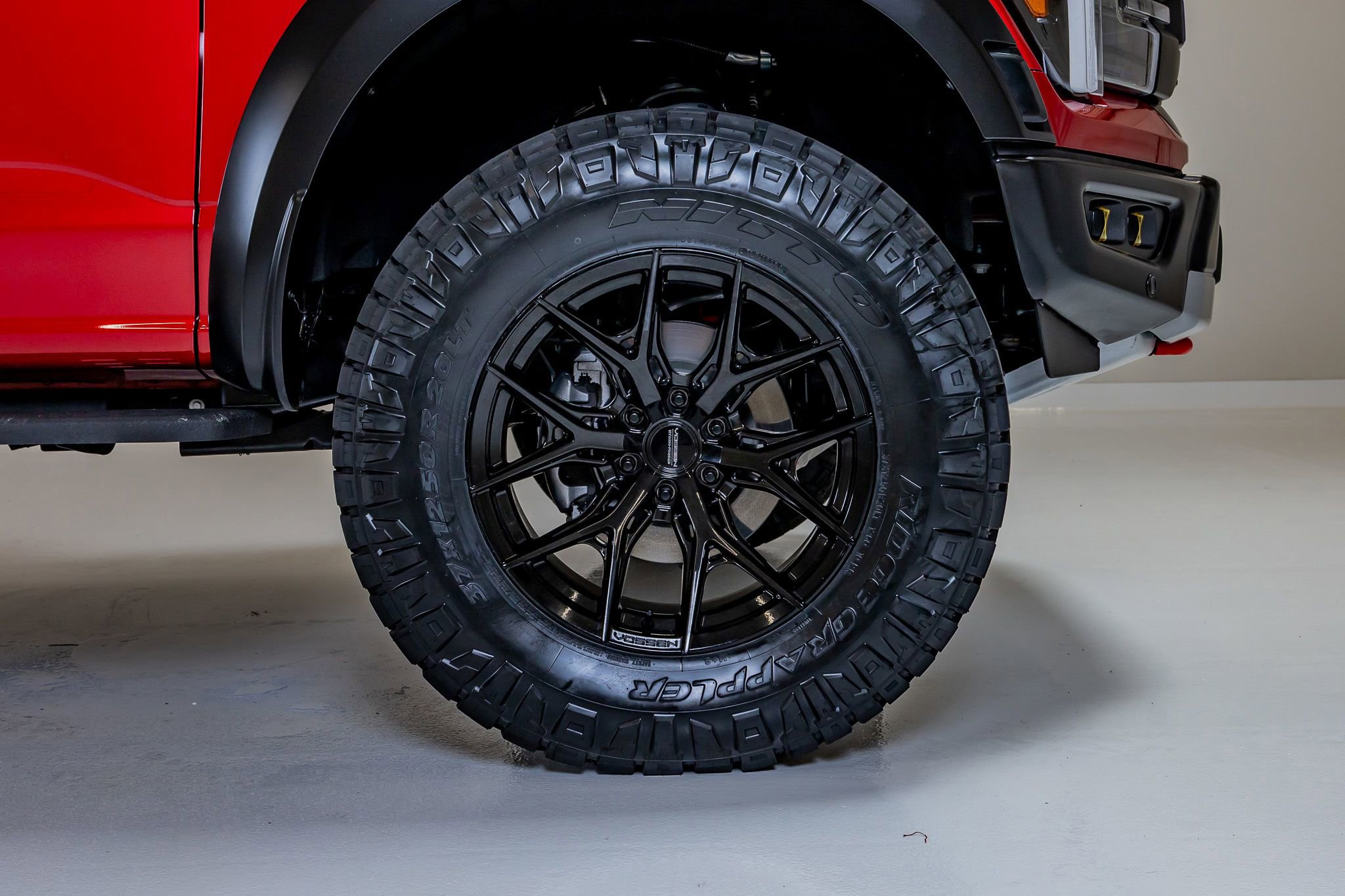 Used 2025 Ford F150 Raptor AWD/4WD image 12