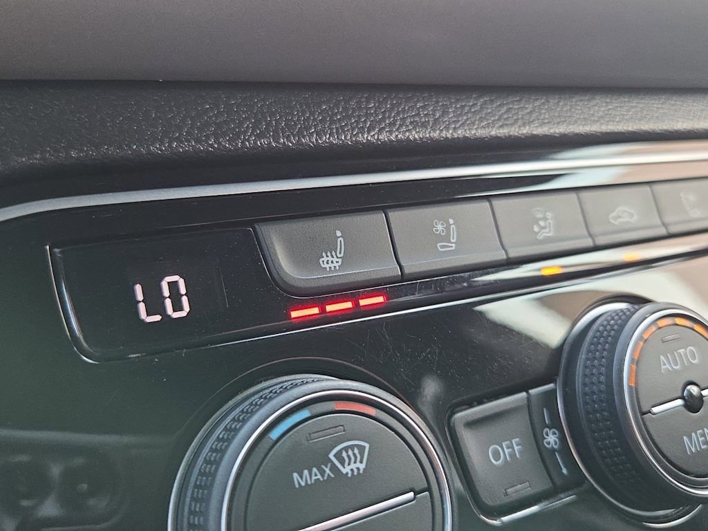 Used 2020 Volkswagen Atlas Cross Sport SEL Premium R-Line image 10