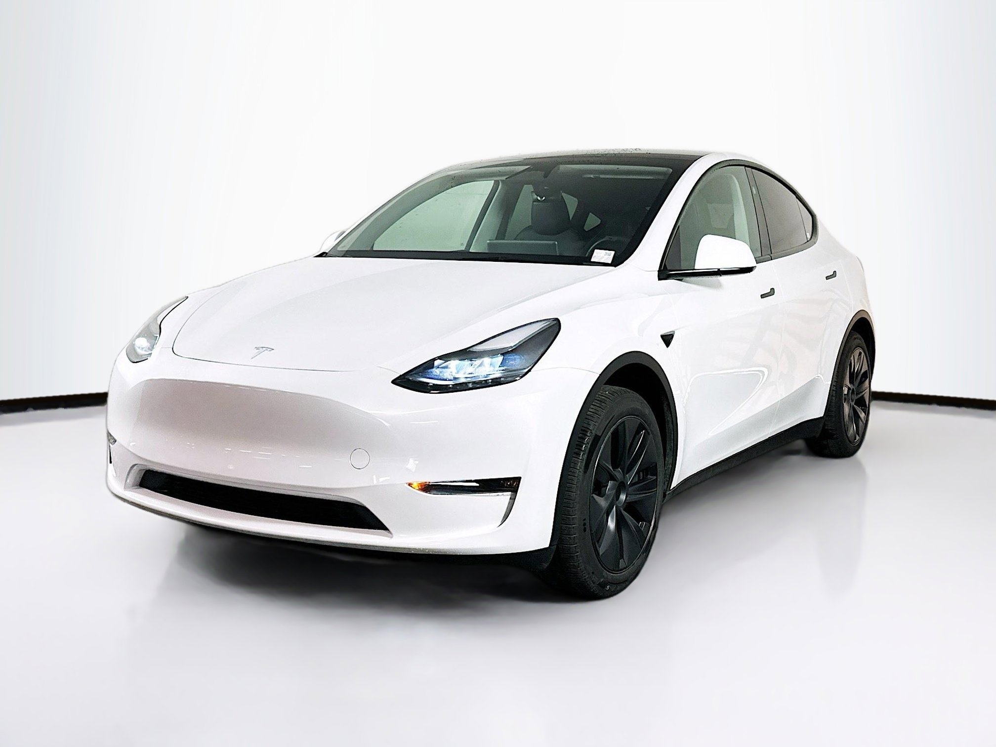 Used 2025 Tesla Model Y Long Range image 3