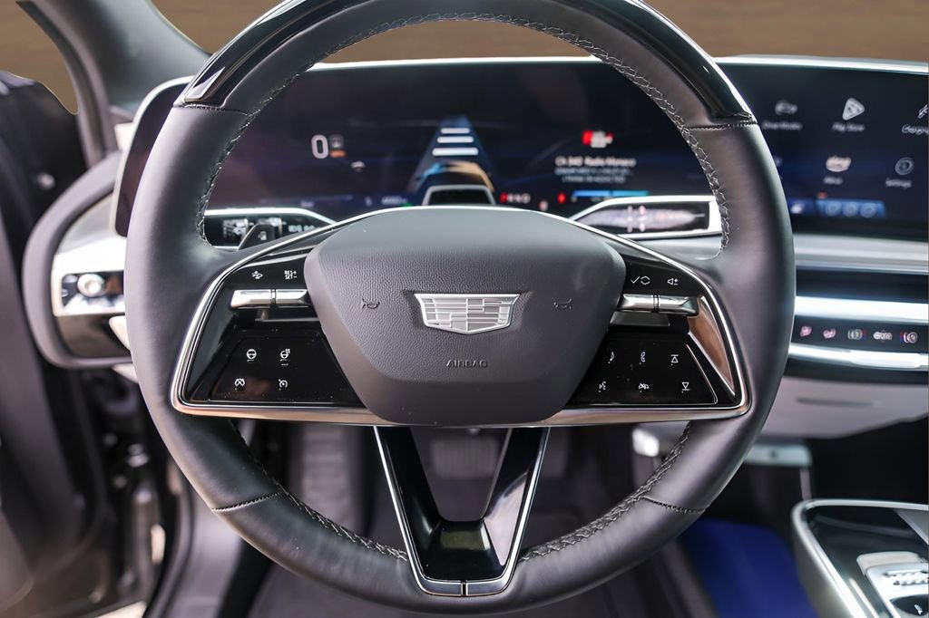 Used 2025 Cadillac Lyriq Luxury RWD image 12