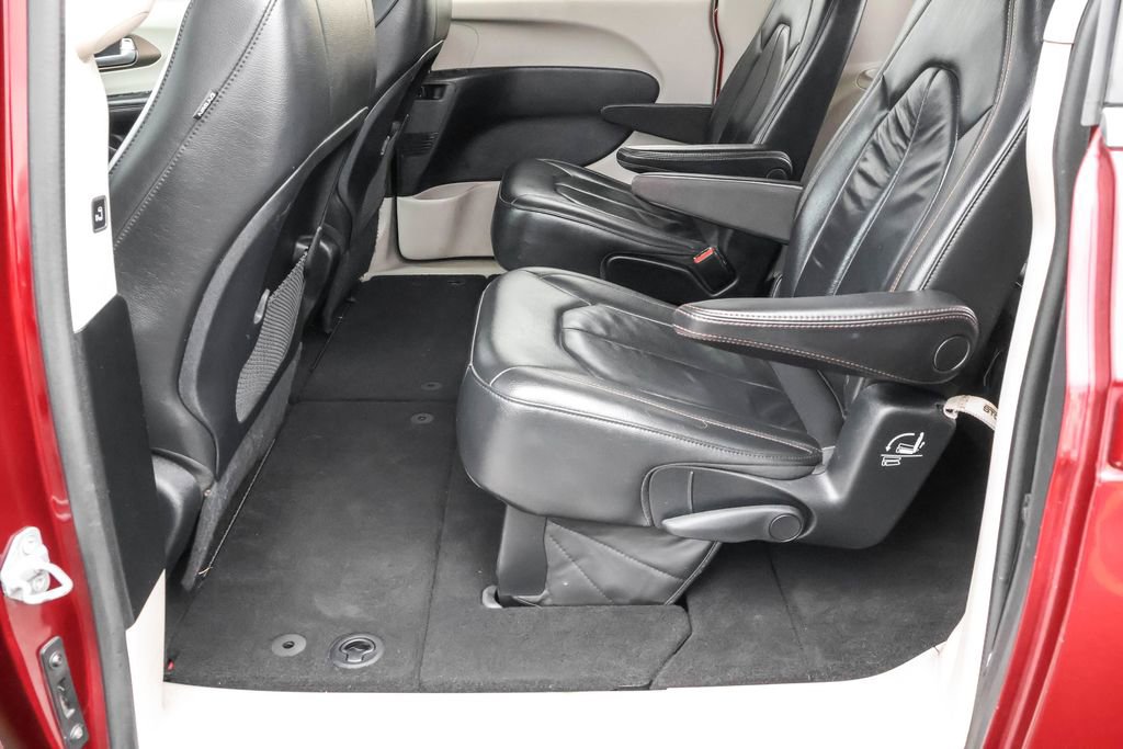 Used 2017 Chrysler Pacifica Touring-L image 26