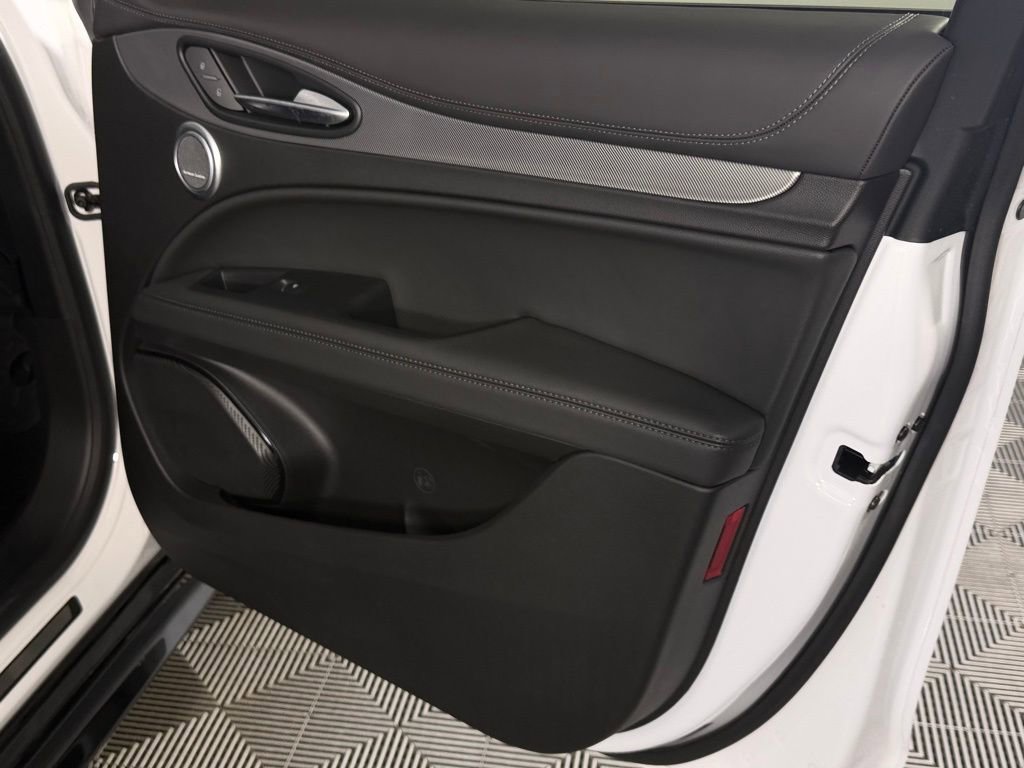Used 2024 Alfa Romeo Stelvio Veloce image 36