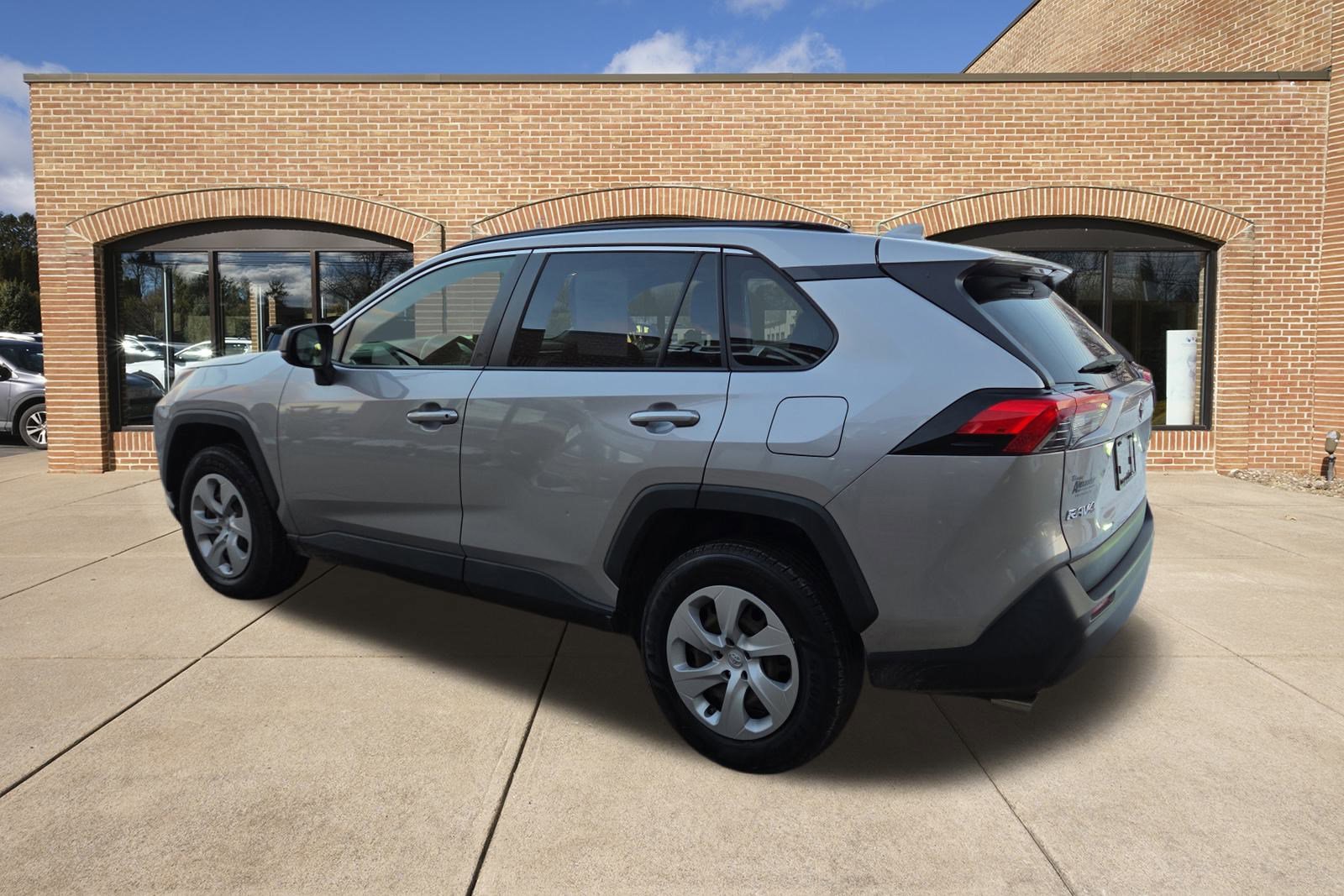 Used 2020 Toyota RAV4 LE image 6