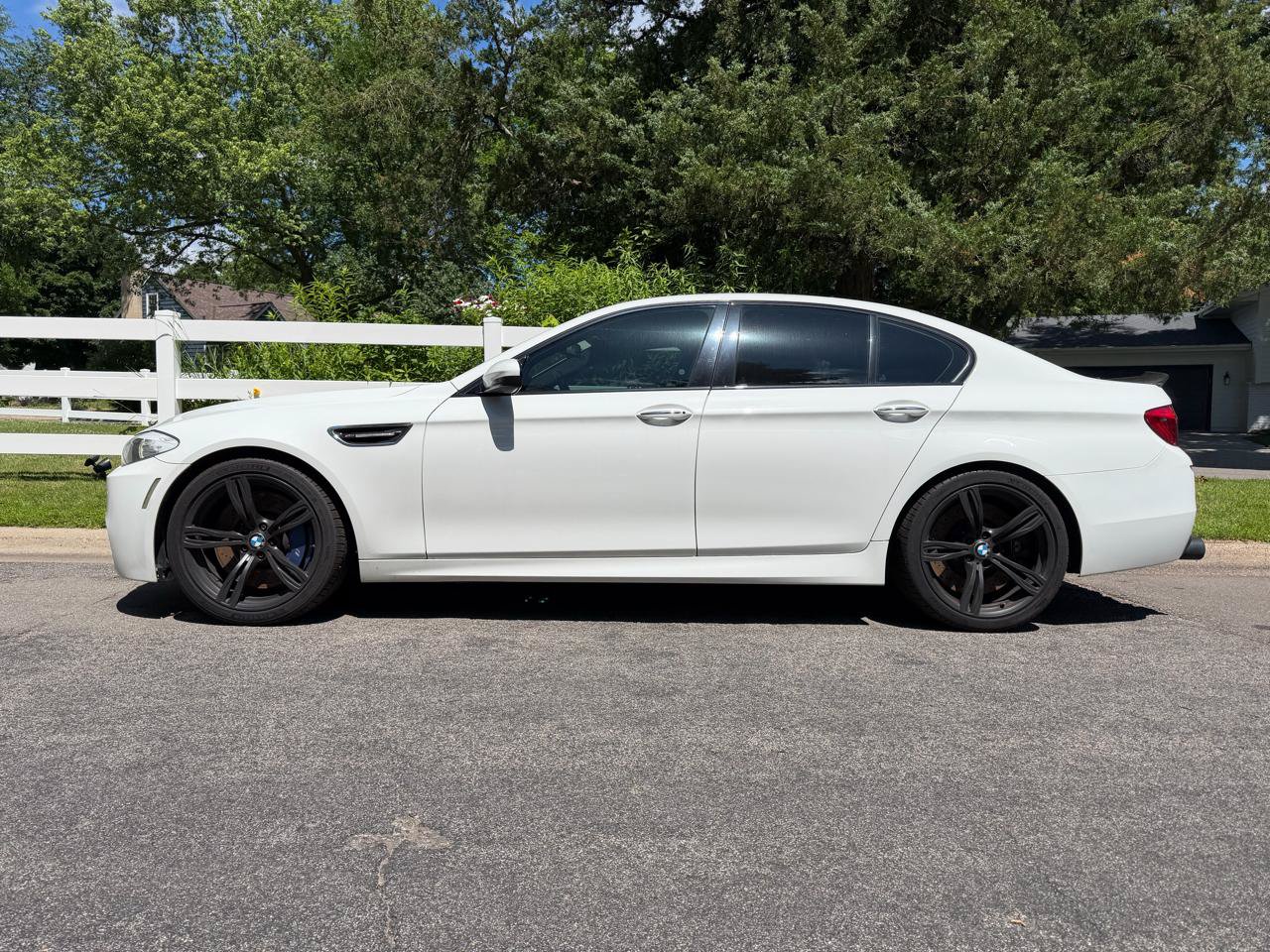 Used 2013 BMW M5 RWD image 2