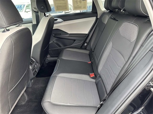Certified 2025 Volkswagen Taos SE image 11