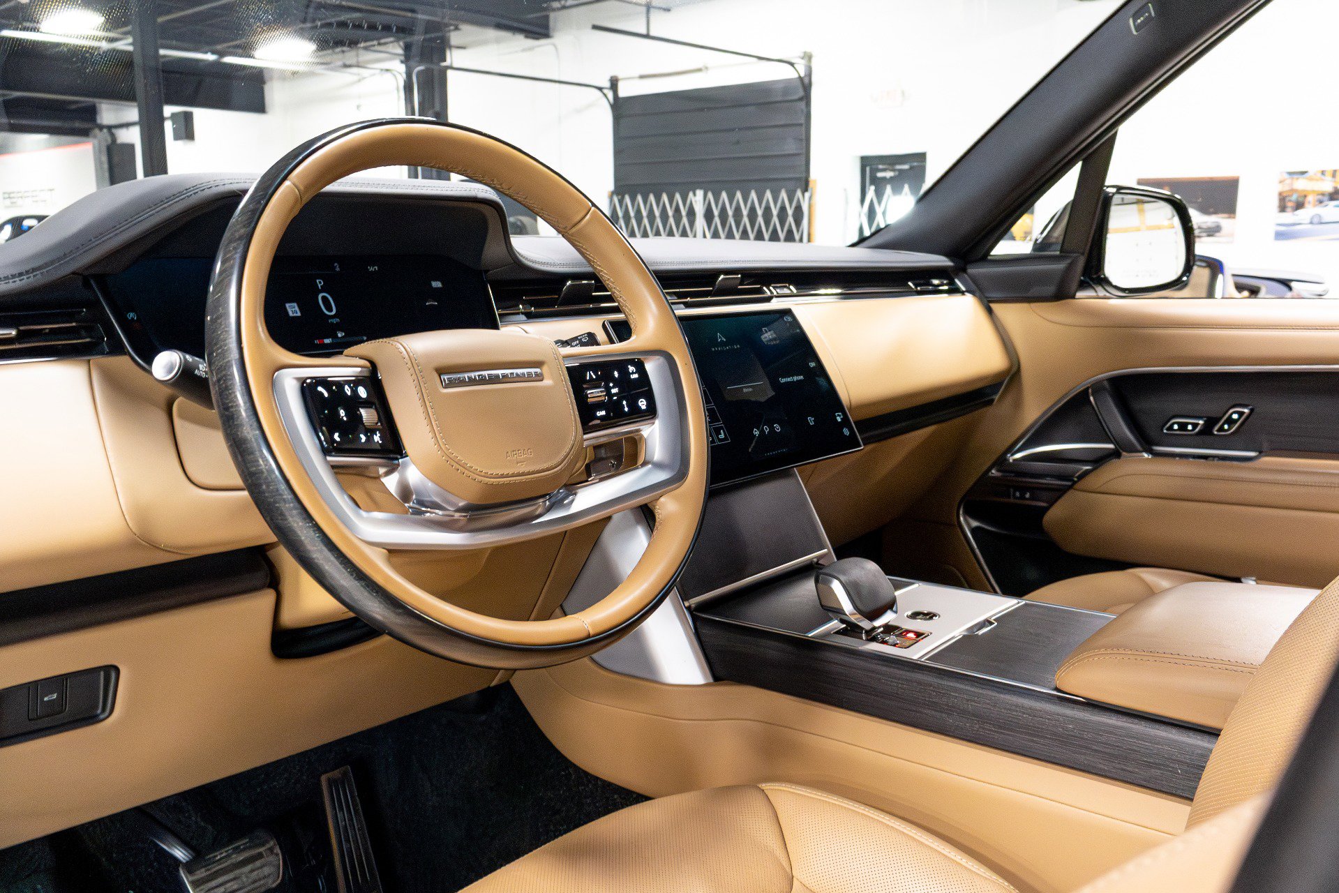 Used 2024 Land Rover Range Rover SE image 7