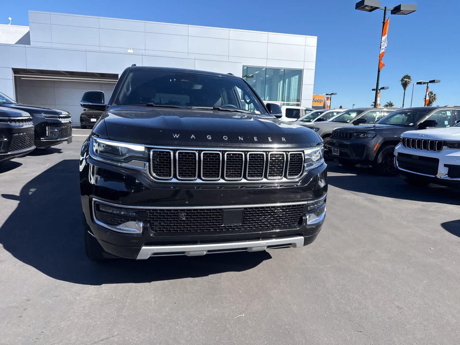 Used 2024 Jeep Wagoneer L Series II w/ Flexible Seating Group RWD image 5