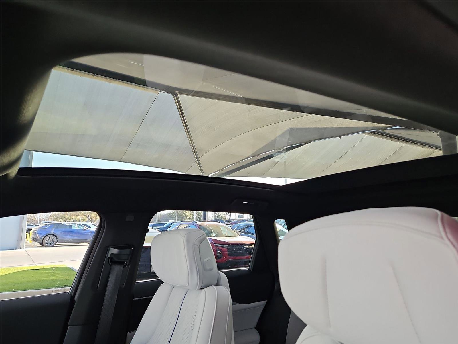 New 2026 Cadillac Lyriq Luxury w/ LPO, Floor Liner Package AWD/4WD image 7
