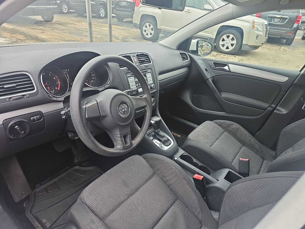 Used 2010 Volkswagen Golf 4-Door image 9