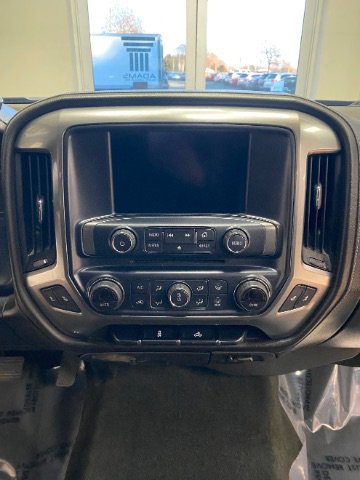 Used 2018 Chevrolet Silverado 1500 LTZ image 24