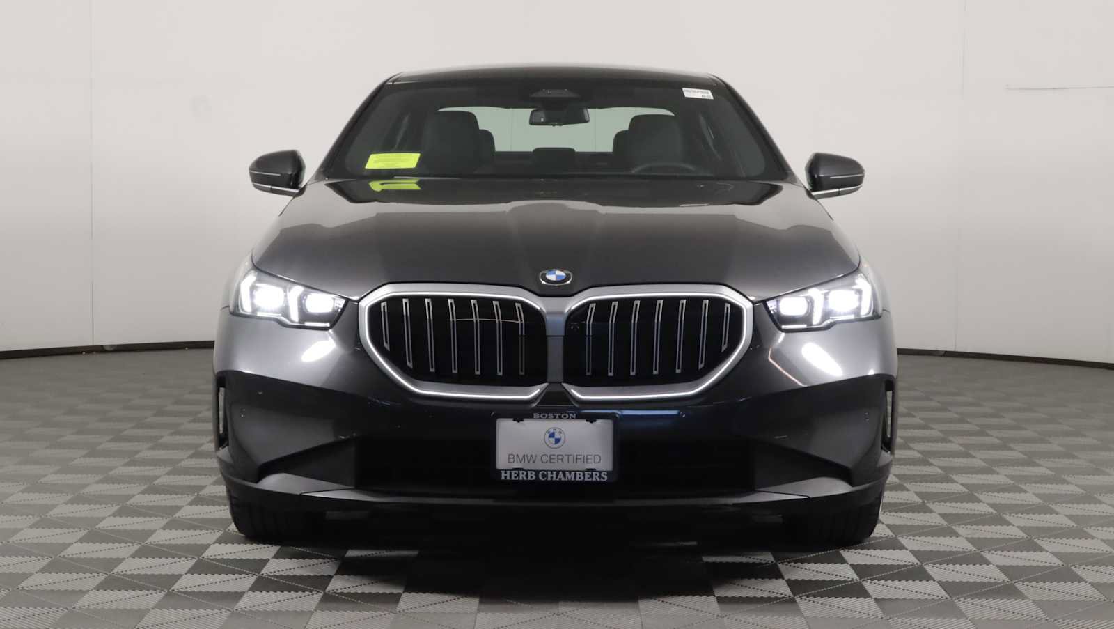 Used 2024 BMW 530i xDrive w/ Premium Package AWD/4WD image 2