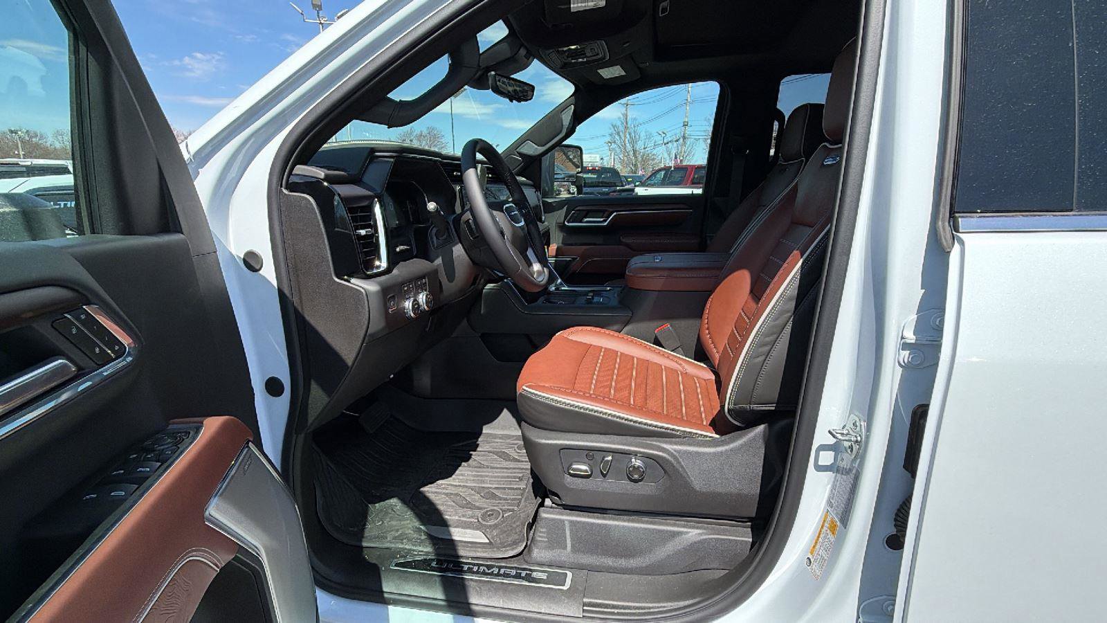 New 2026 GMC Sierra 3500 Denali Ultimate AWD/4WD image 17