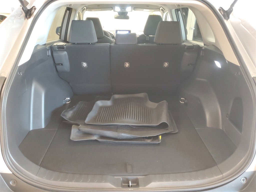 Used 2024 Toyota RAV4 LE image 8