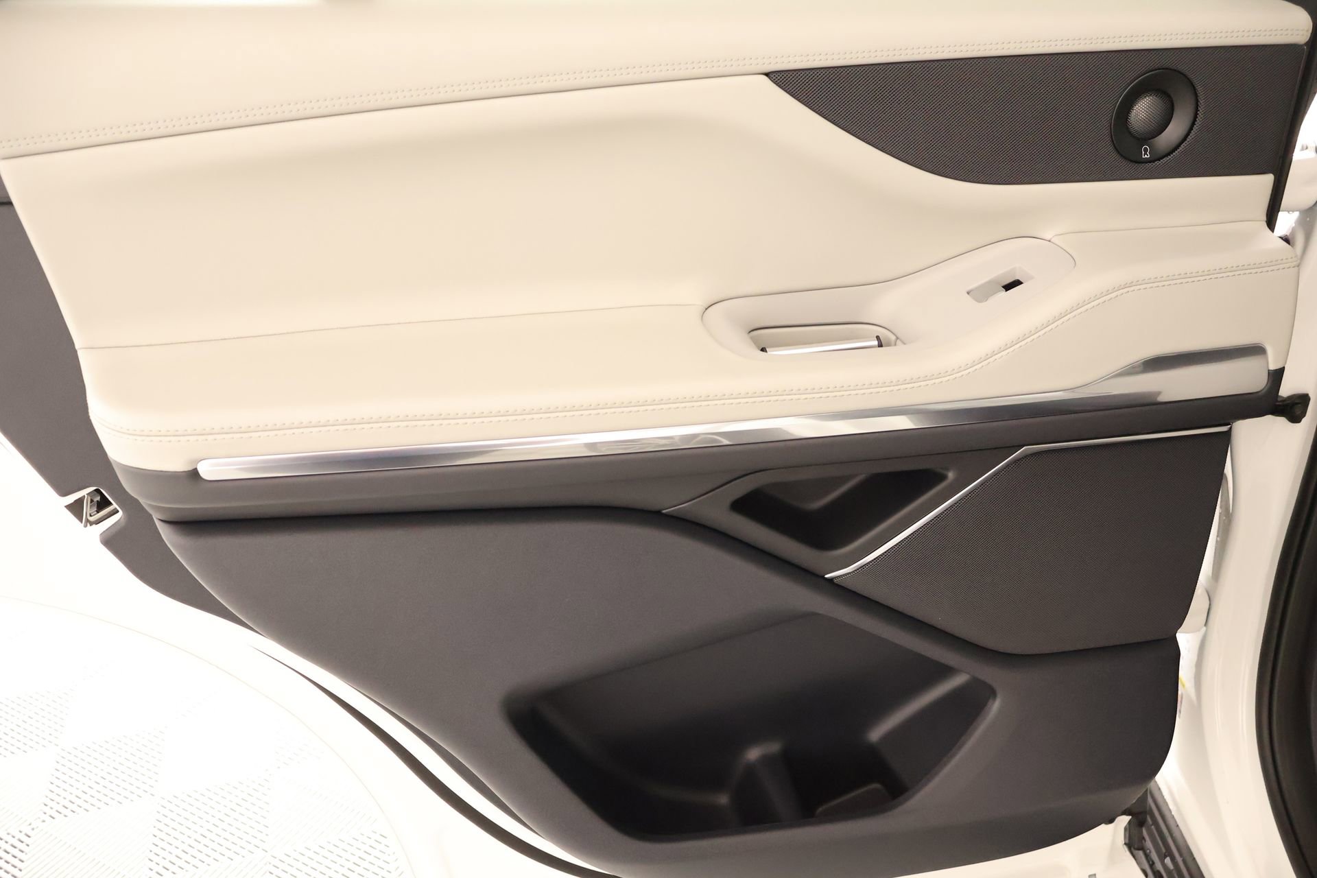 New 2026 Lincoln Navigator Premiere image 18