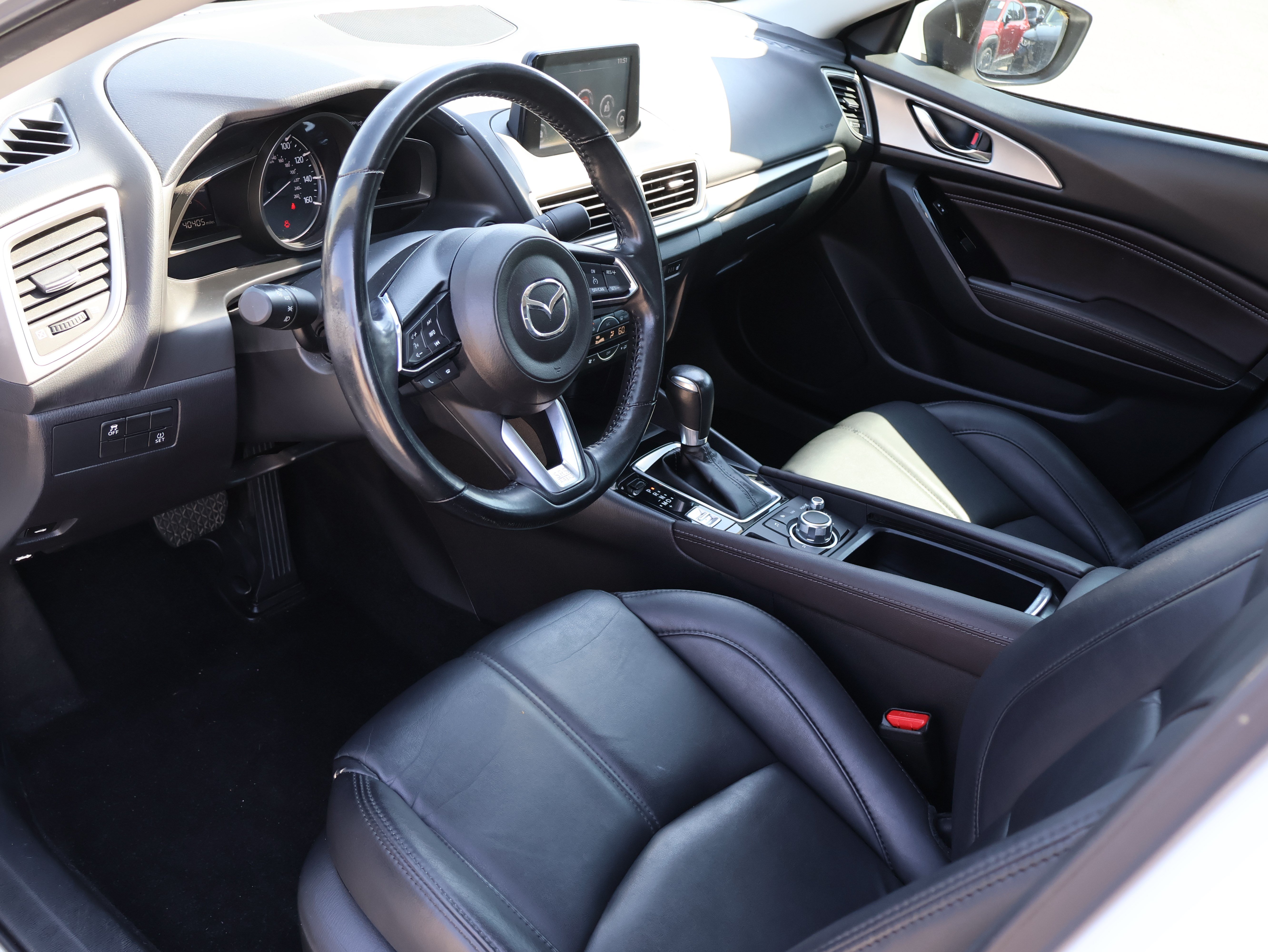 Used 2018 MAZDA MAZDA3 Touring FWD image 16