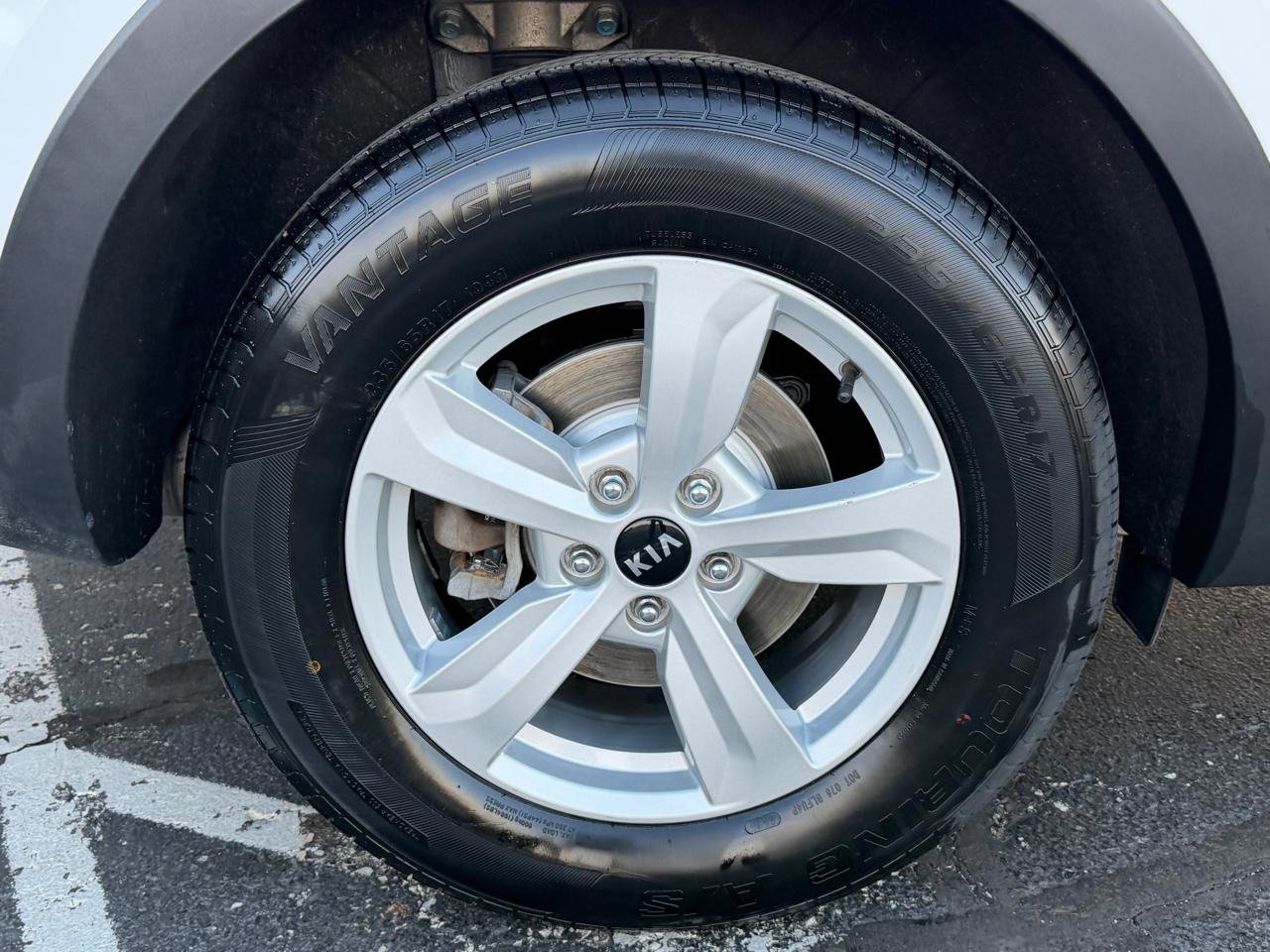 Used 2021 Kia Sorento LX FWD image 37