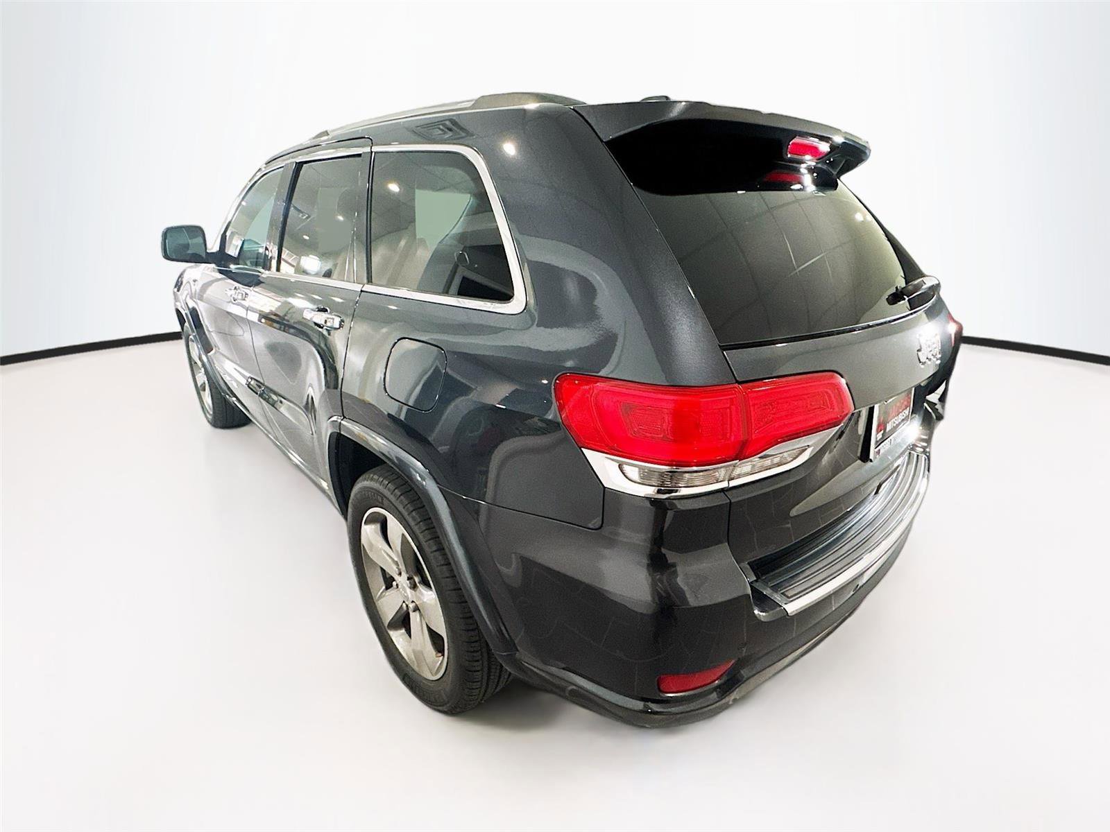 Used 2014 Jeep Grand Cherokee Overland w/ Advanced Technology Group RWD image 3
