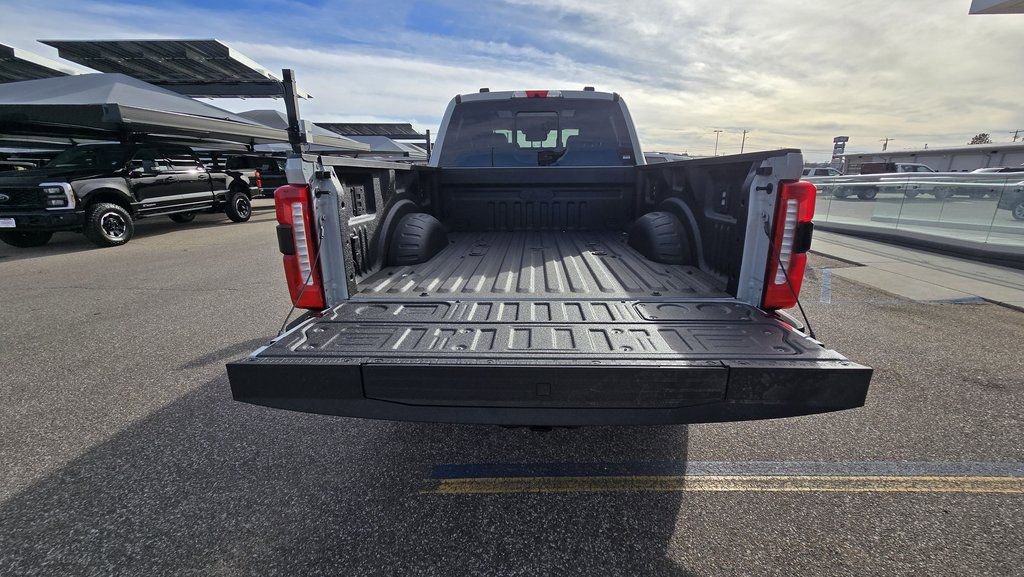 New 2026 Ford F250 Lariat w/ Black Appearance Package AWD/4WD image 9
