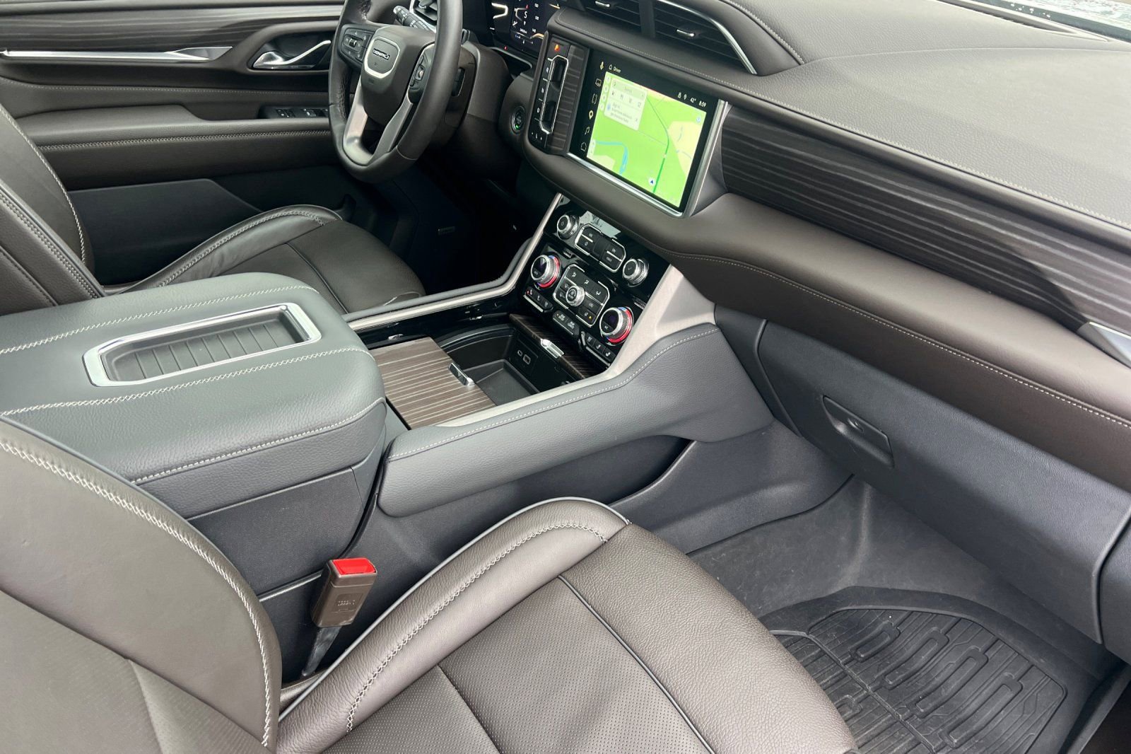 Used 2024 GMC Yukon Denali w/ Advanced Technology Package image 19