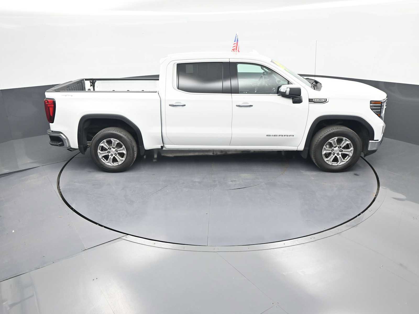 Used 2024 GMC Sierra 1500 SLT AWD/4WD image 18
