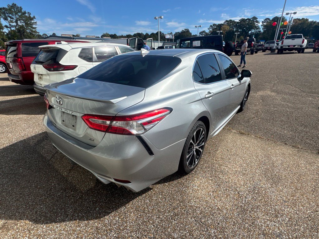 Used 2020 Toyota Camry SE FWD image 3
