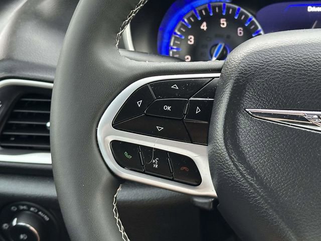 Used 2025 Chrysler Pacifica Select FWD image 23