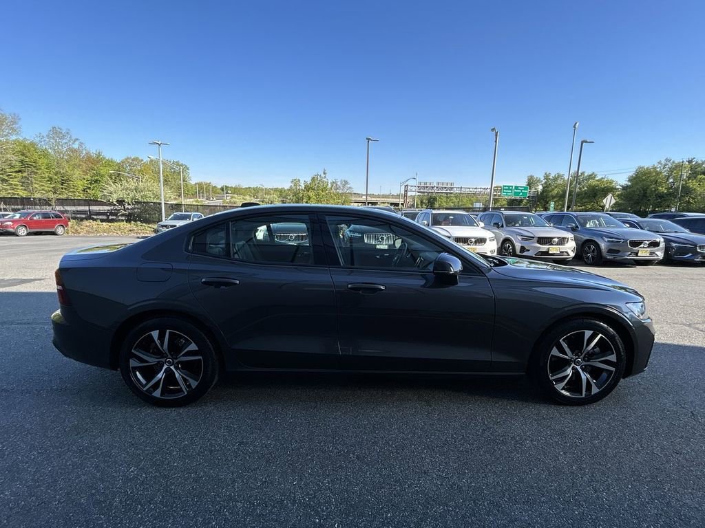 Used 2025 Volvo S60 B5 Core FWD image 9