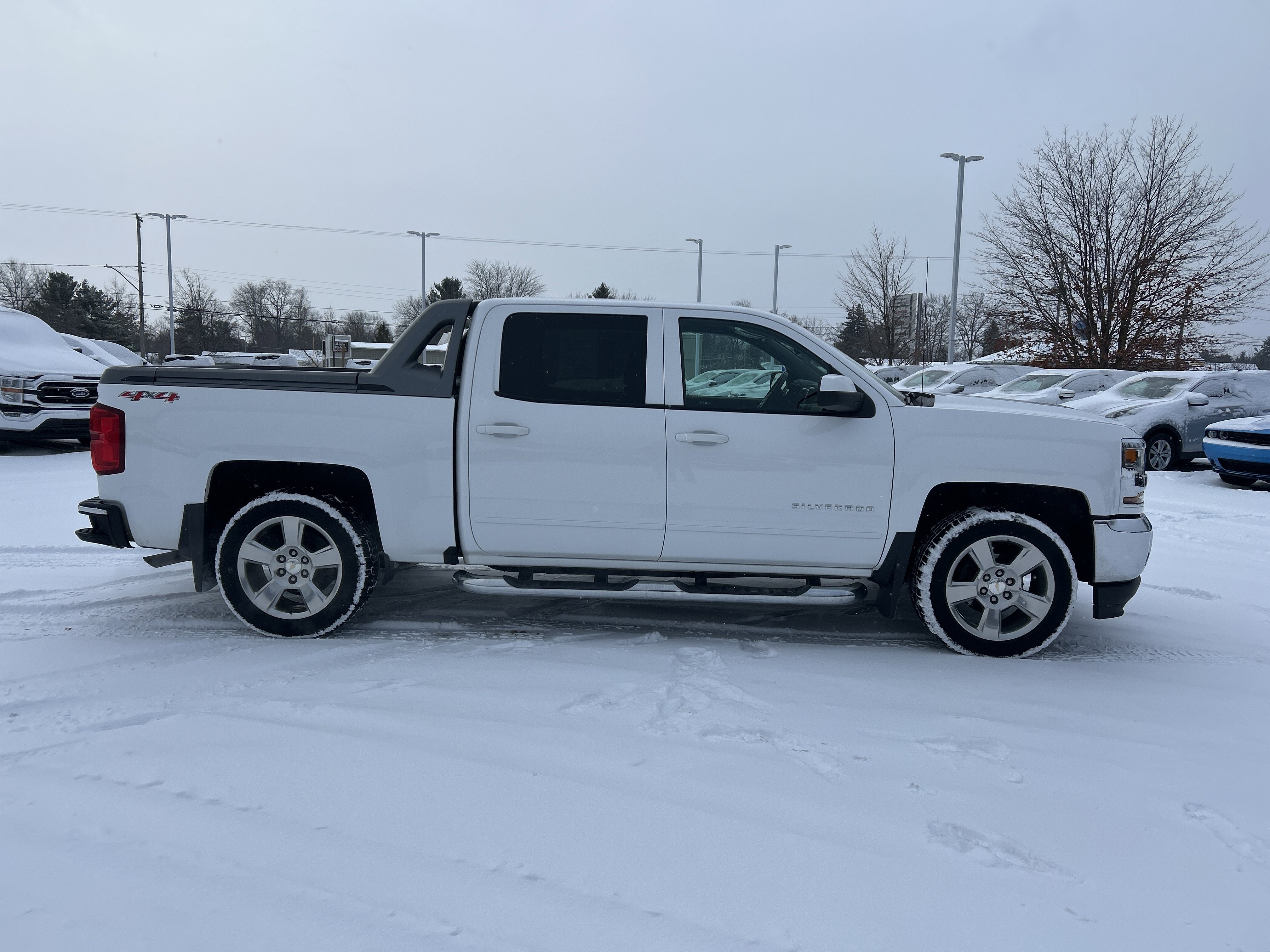 Used 2017 Chevrolet Silverado 1500 LT image 2