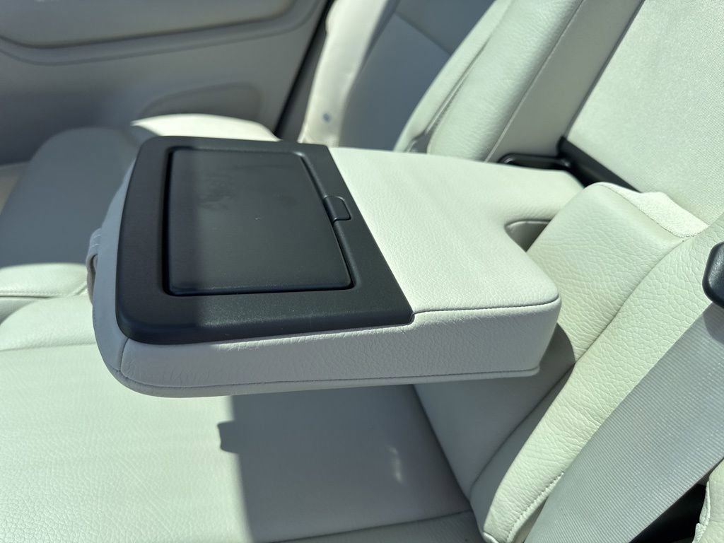 Used 2016 Volvo XC90 T6 Momentum w/ Momentum Plus Package image 16