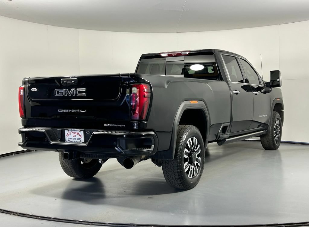Used 2024 GMC Sierra 3500 Denali Ultimate AWD/4WD image 7