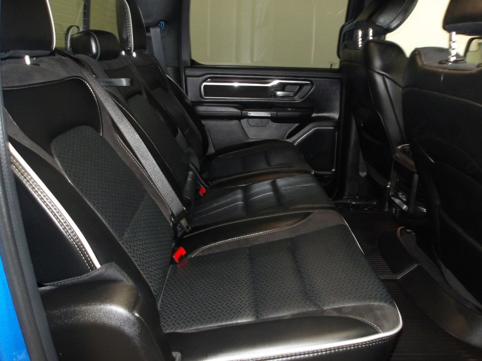 Used 2025 RAM 1500 Laramie AWD/4WD image 16