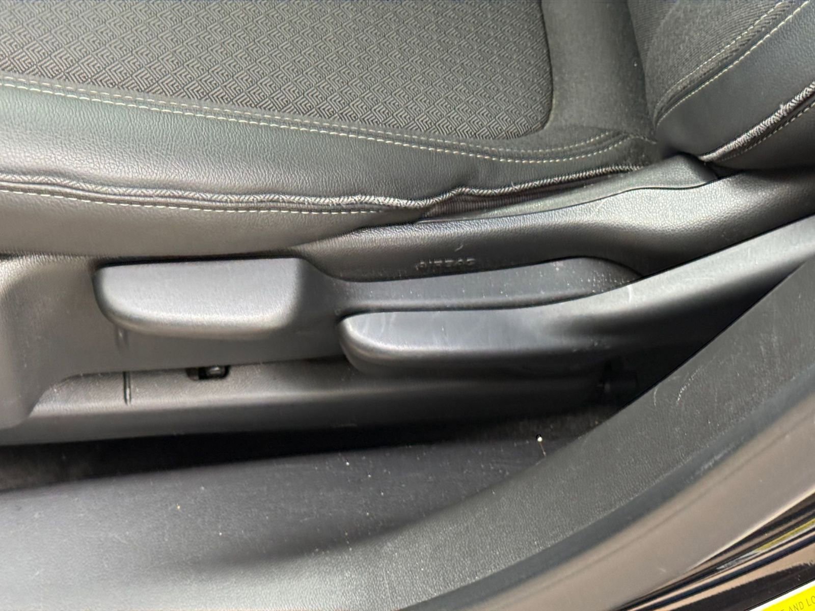 Used 2025 Buick Encore GX Preferred AWD/4WD image 22