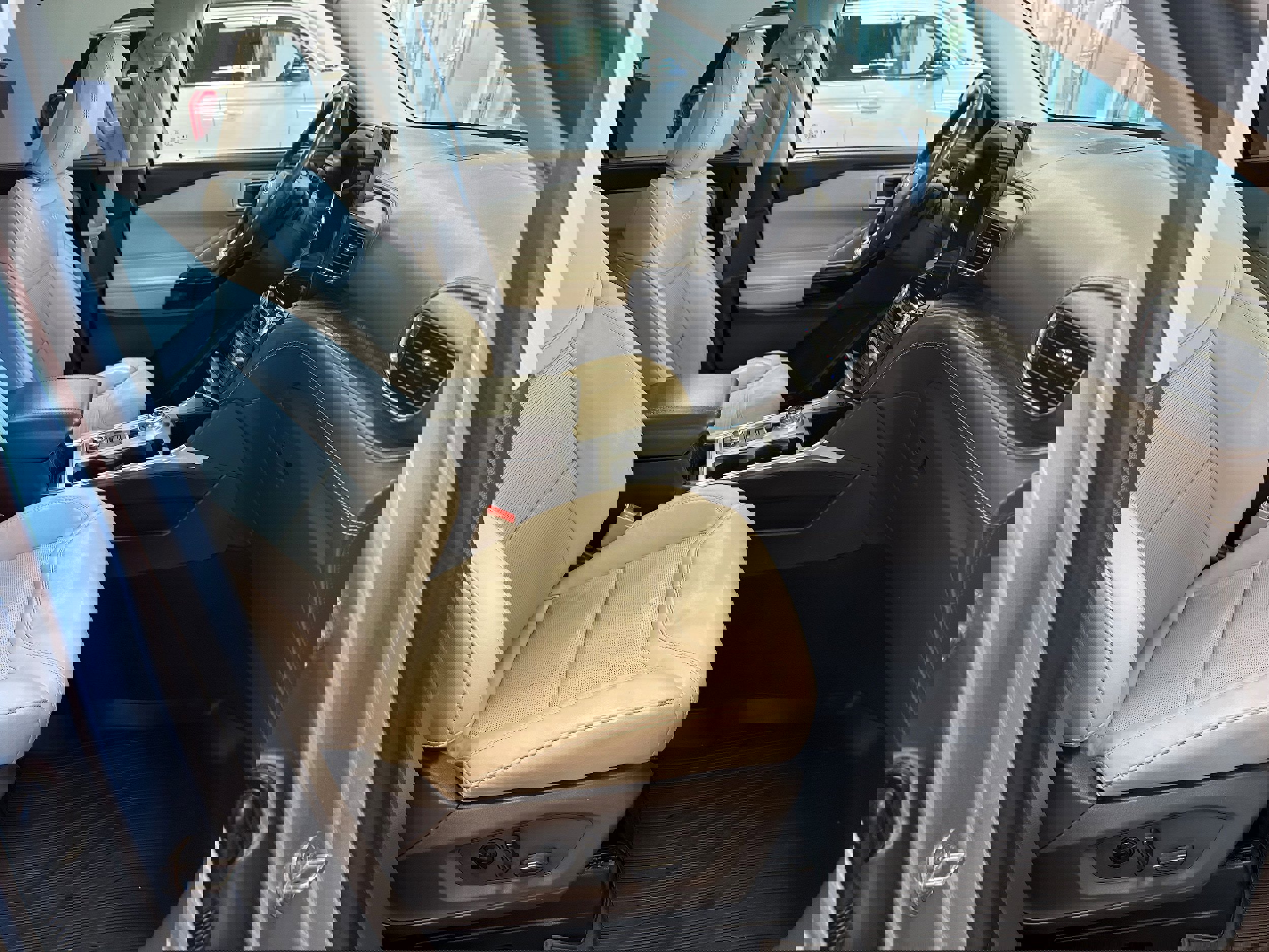 Used 2021 Ford Explorer Platinum w/ Equipment Group 601A image 16