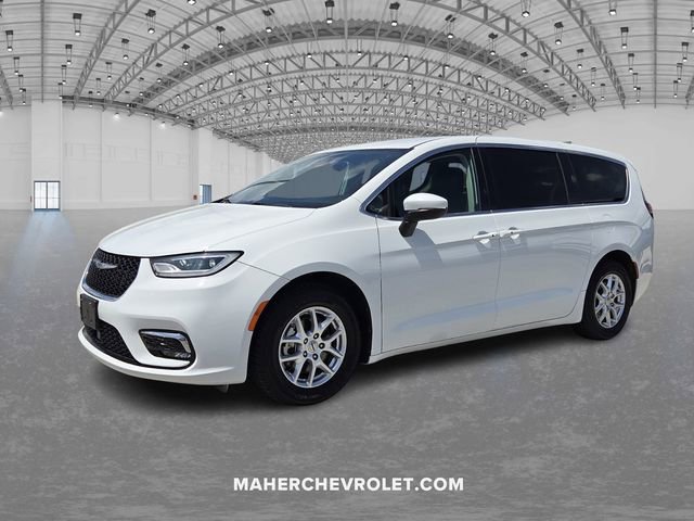 Used 2023 Chrysler Pacifica Touring-L image 3