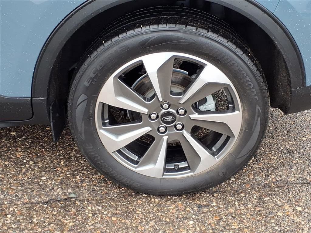 Certified 2023 Ford Escape Platinum w/ Premium Technology Package image 7