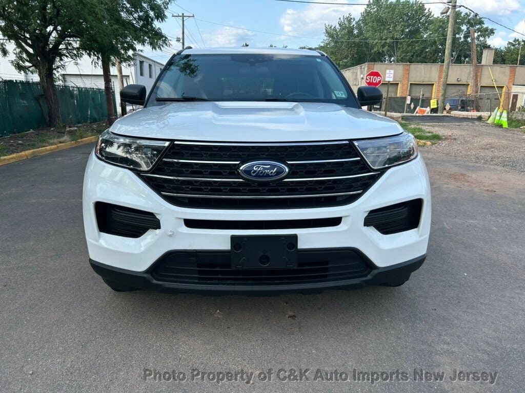Used 2022 Ford Explorer XLT AWD/4WD image 3