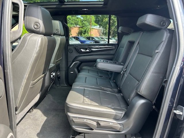 Used 2021 GMC Yukon XL Denali w/ Denali Premium Package AWD/4WD image 15
